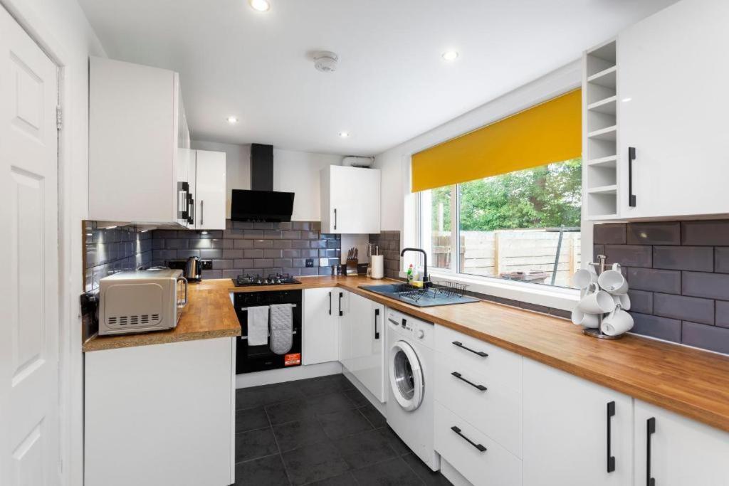 Stylish 3 Bed Edinburgh Abode-Parking And Garden Daire Dış mekan fotoğraf